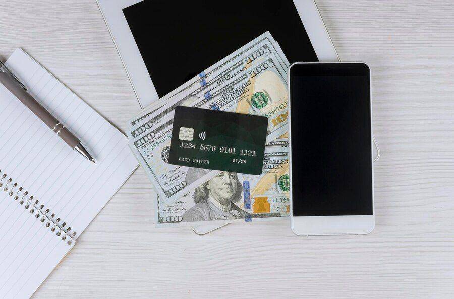 ilustrasi perbedaan wire transfer dan bank transfer (Freepik.com/ungvar)