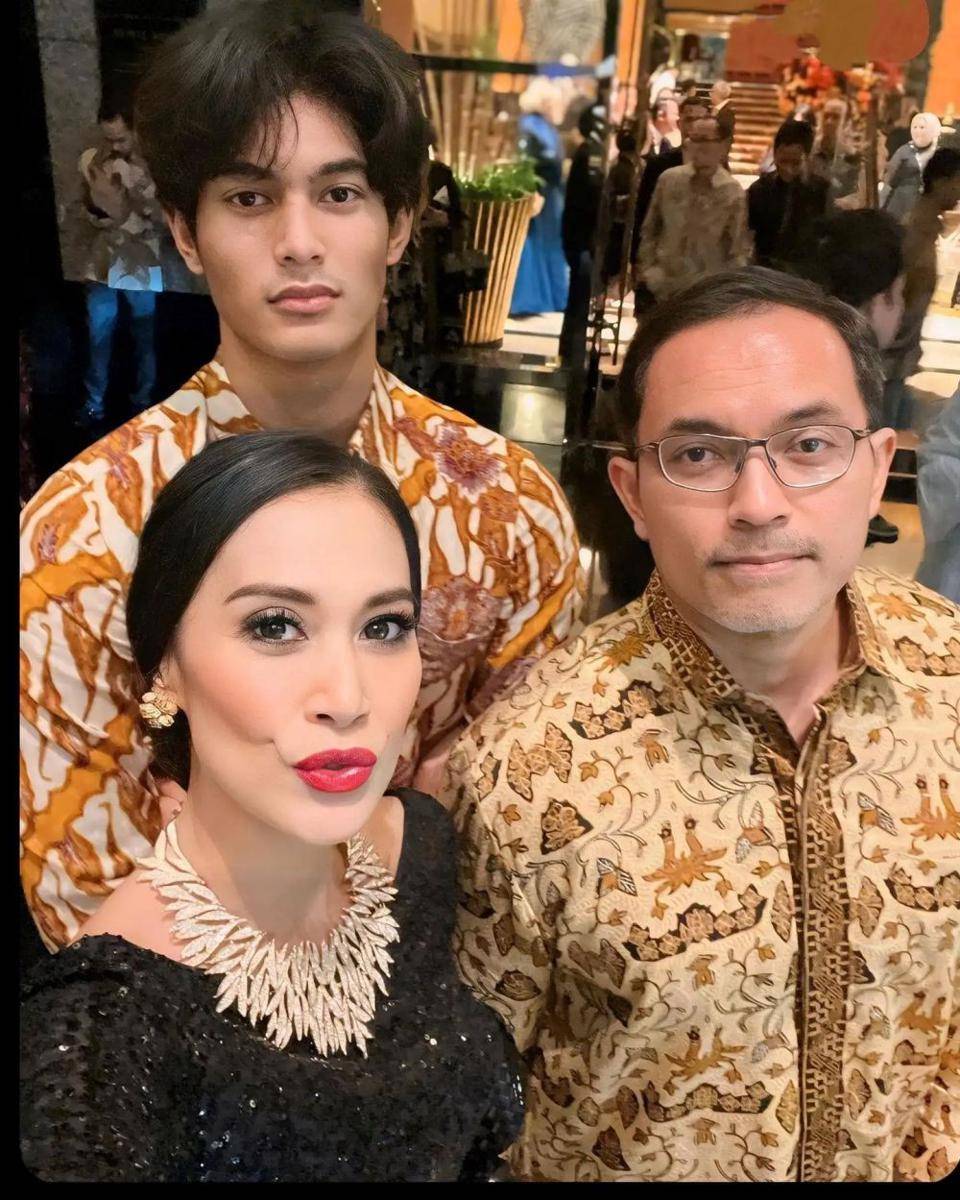 potret artis di resepsi Monica Putri (instagram.com/dps_diahpermatasari)