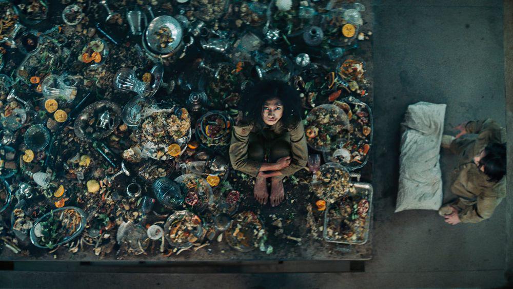 5 Alasan Harus Nonton Film The Platform, Penuh Kritik Sosial Pedas!