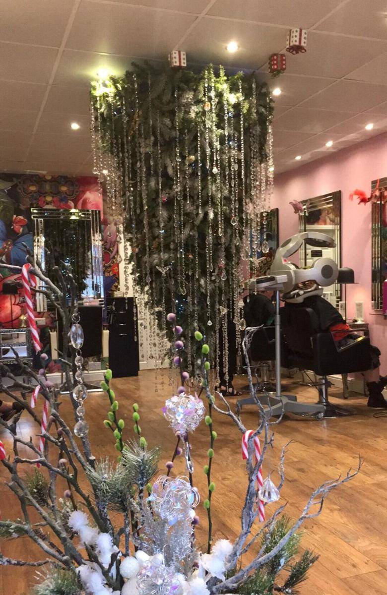 potret hal unik yang ada di salon (reddit.com/user/idlewildgirl)