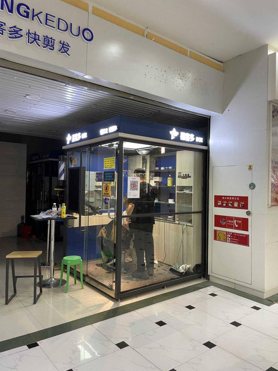potret hal unik yang ada di salon (reddit.com/user/co1063)