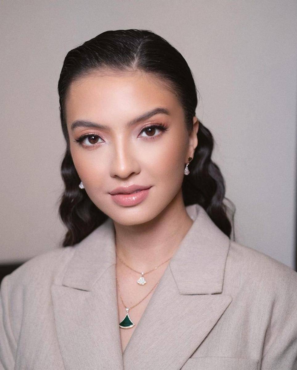 Raline Shah (instagram.com/vagueskin)