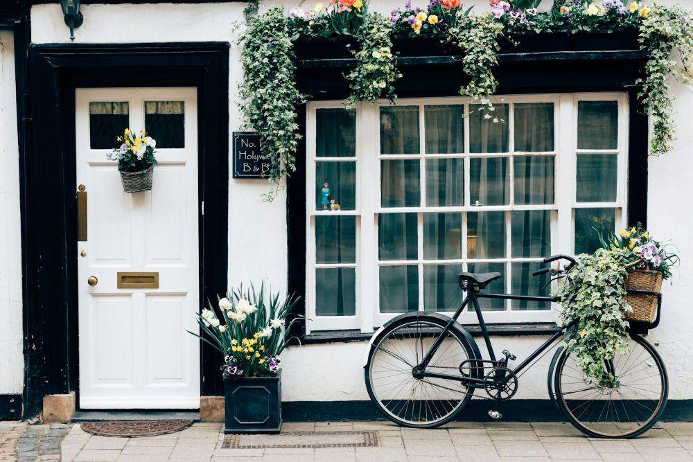 ilustrasi pintu rumah (unsplash.com/Dmitrij Paskevic)