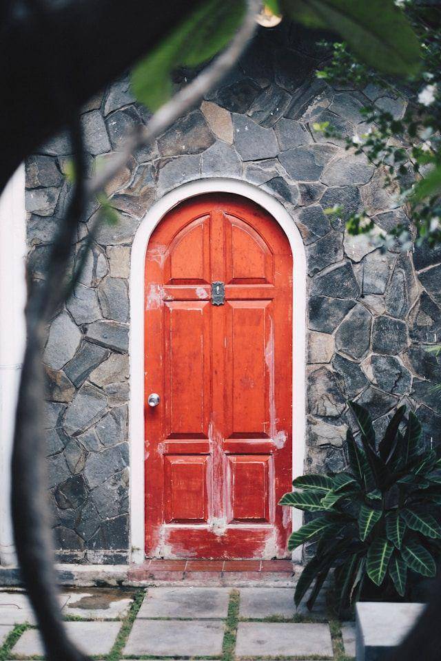 ilustrasi pintu rumah (unsplash.com/Handy Wicaksono)
