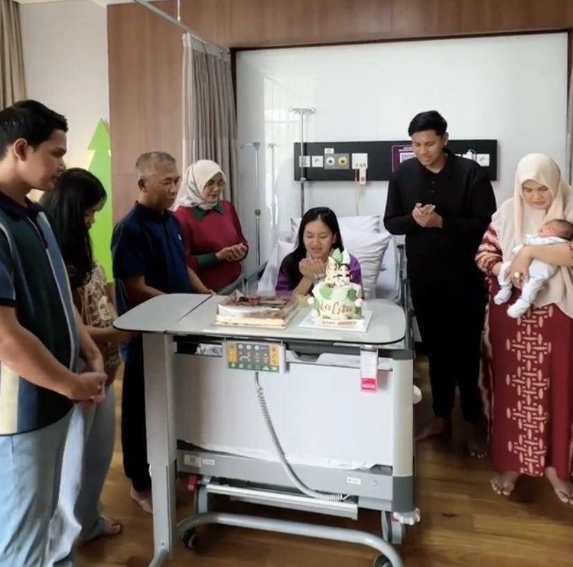 potret kenangan Lalita Hutami dan ayahnya (Instagram.com/ibnuwardani)