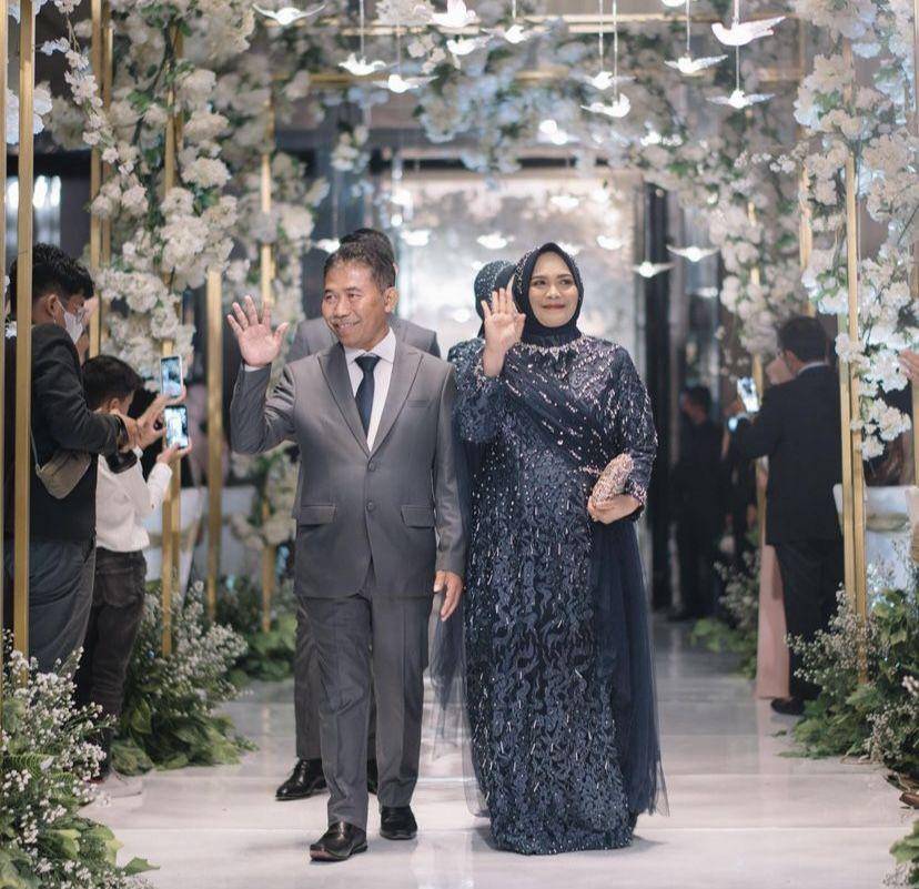 potret kenangan Lalita Hutami dan ayahnya (Instagram.com/ibnuwardani))
