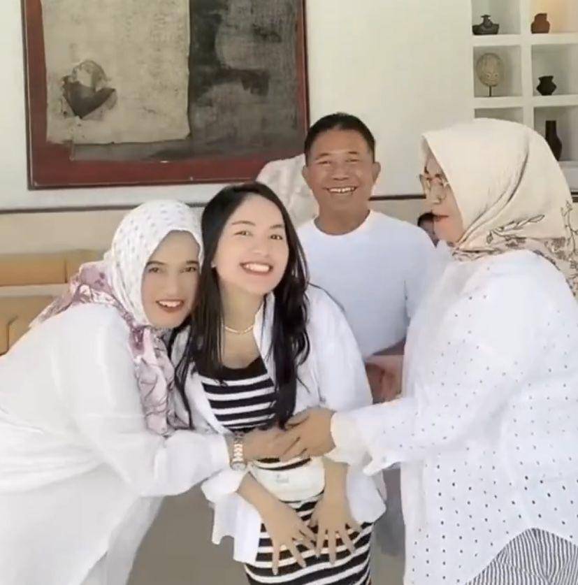 potret kenangan Lalita Hutami dan ayahnya (Instagram.com/litahutami)