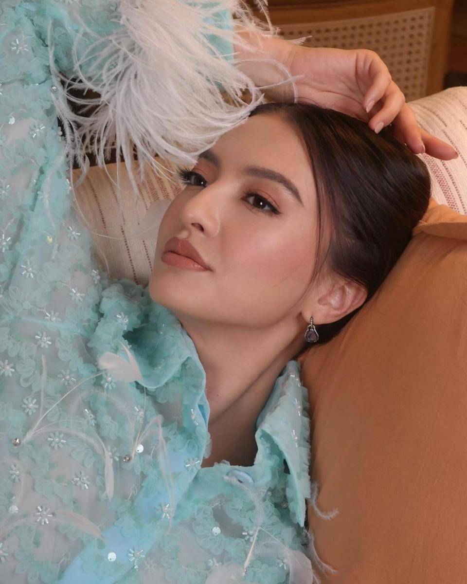 Raline Shah (instagram.com/tiarzainal)