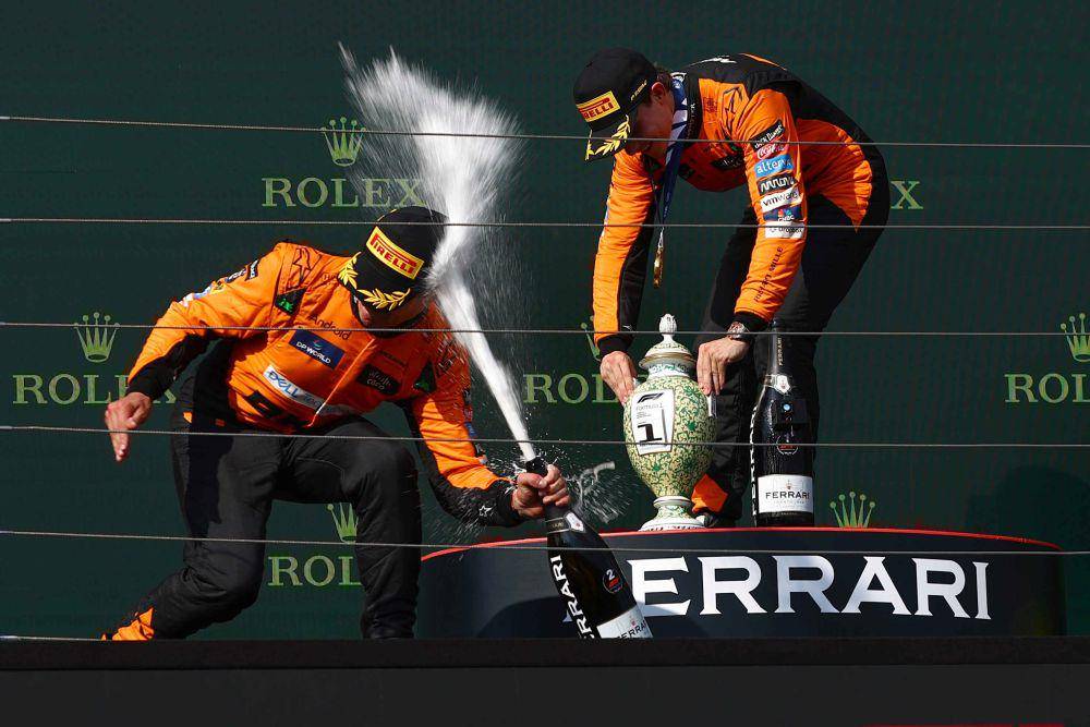 Lando Norris dan Oscar Piastri di atas podium GP Hungaria 2024. (twitter.com/F1)