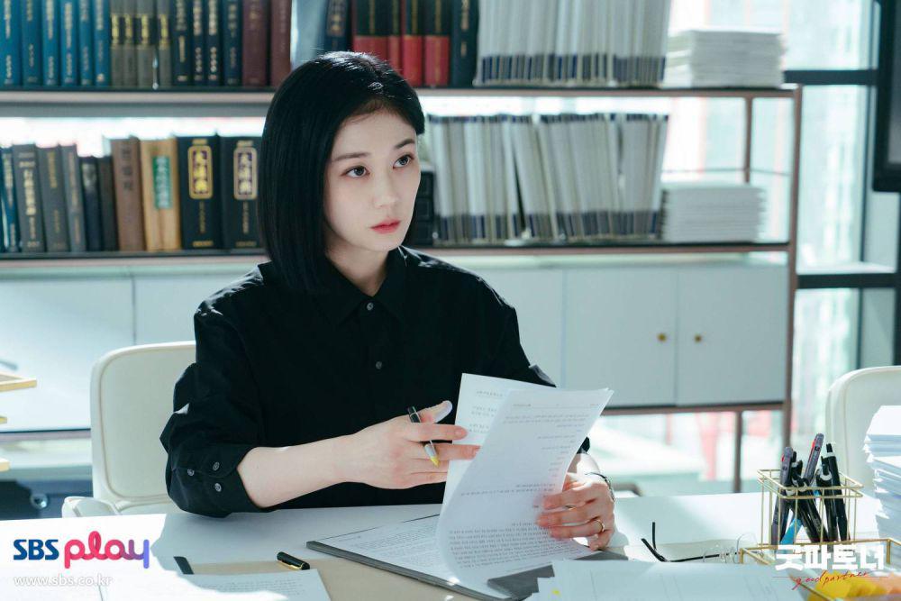 7 Bukti Cha Eun Kyung Mentor yang Baik untuk Han Yu Ri di Good Partner