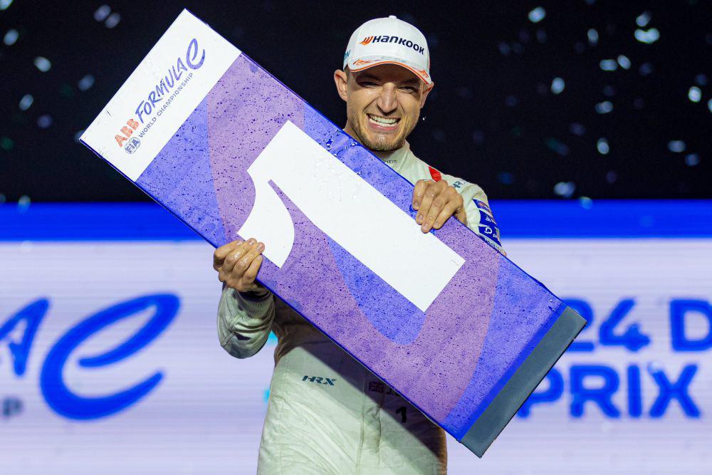 16 Foto Pemenang Balapan sepanjang Formula E Musim 2023/2024