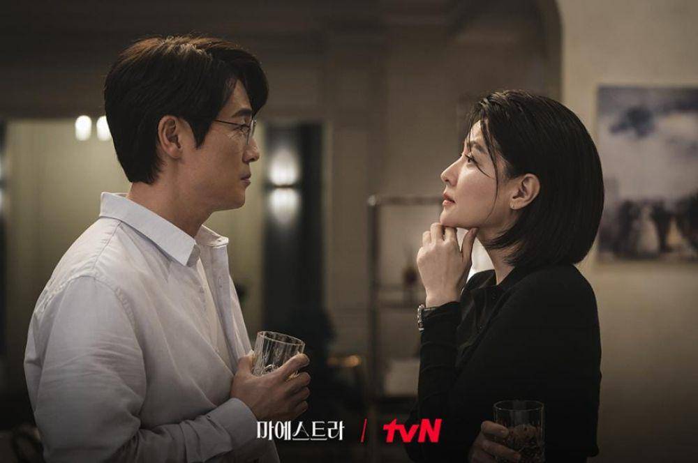 Kim Young Jae dan Lee Young Ae di drama Maestra: Strings of Truth (instagram.com/tvn_drama)