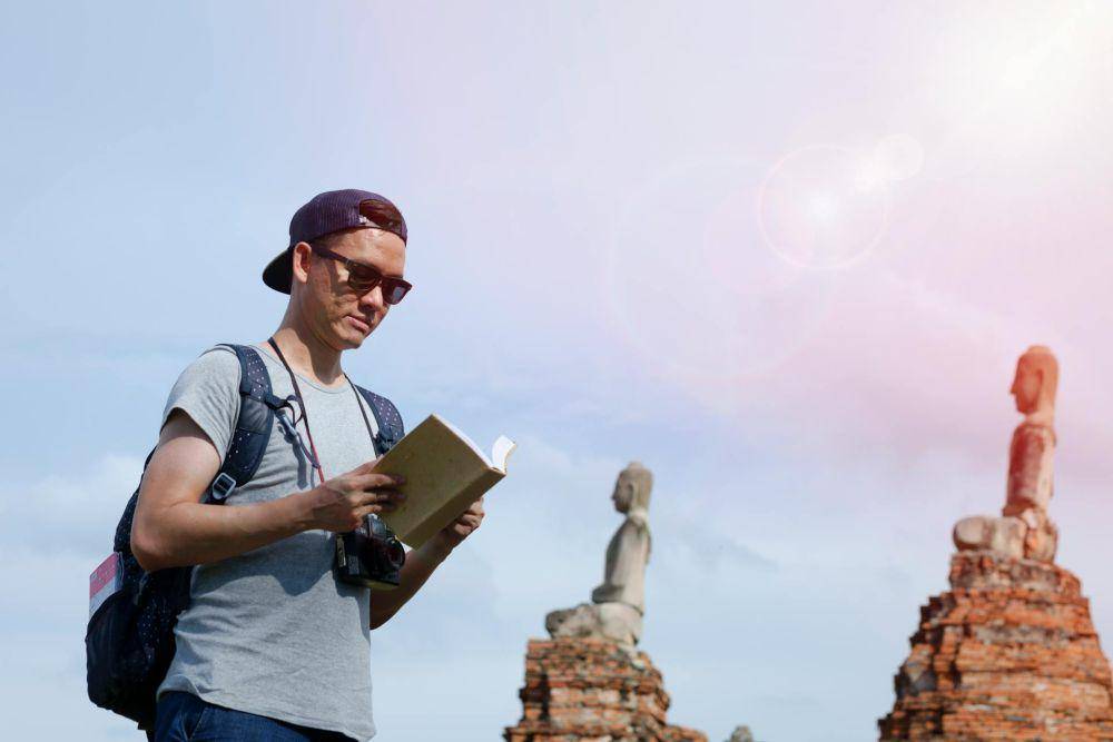 Ilustrasi solo traveler (pexels.com/Porapak Apichodilok)