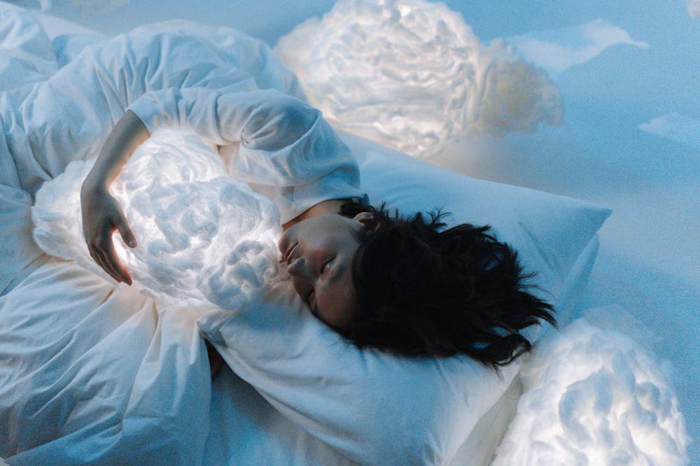 6 Tips Merawat Bantal Bulu Angsa agar Awet
