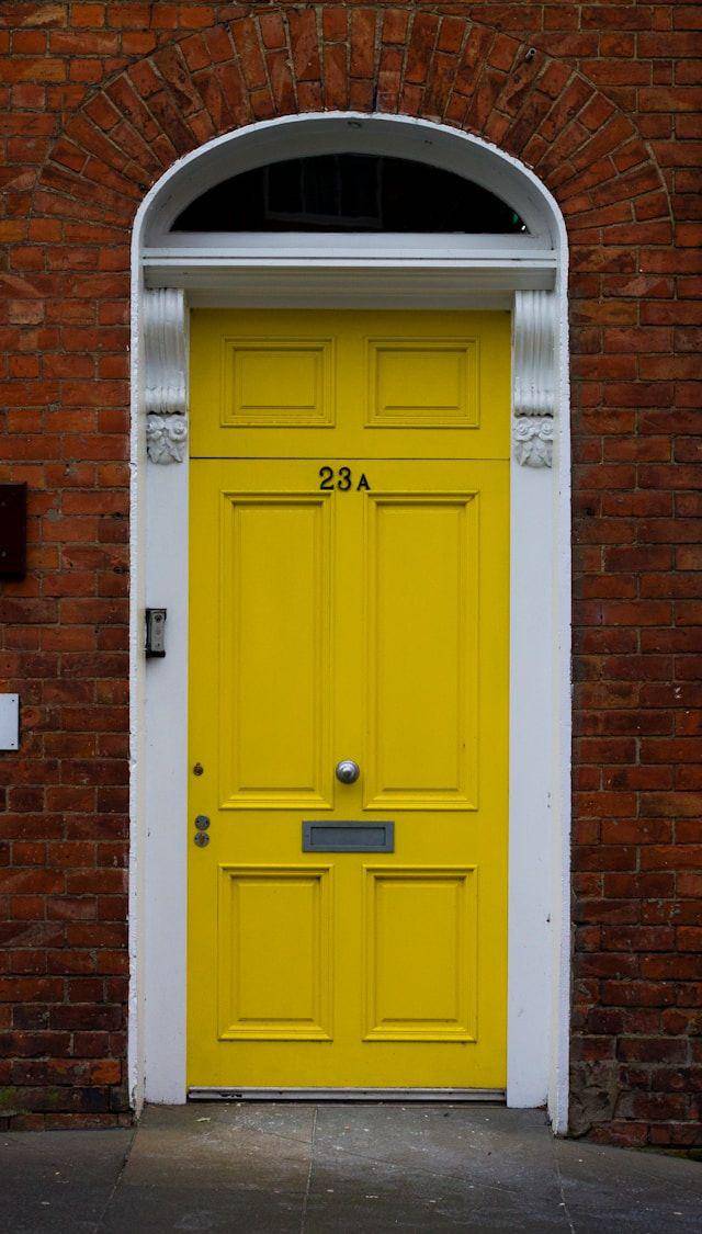 ilustrasi pintu rumah (unsplash.com/Samuel McGarrigle)