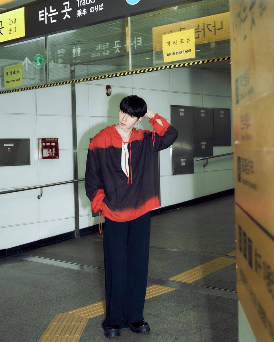 hoodie ala Zee Pruk (instagram.com/zeepruk)