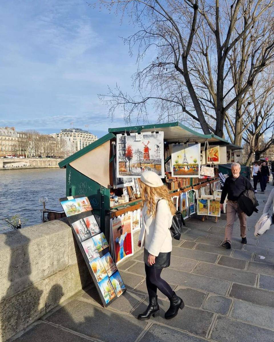 Kawasan Les bouquinistes de la Seine, Paris-Prancis (instagram.com/alinadonisa)
