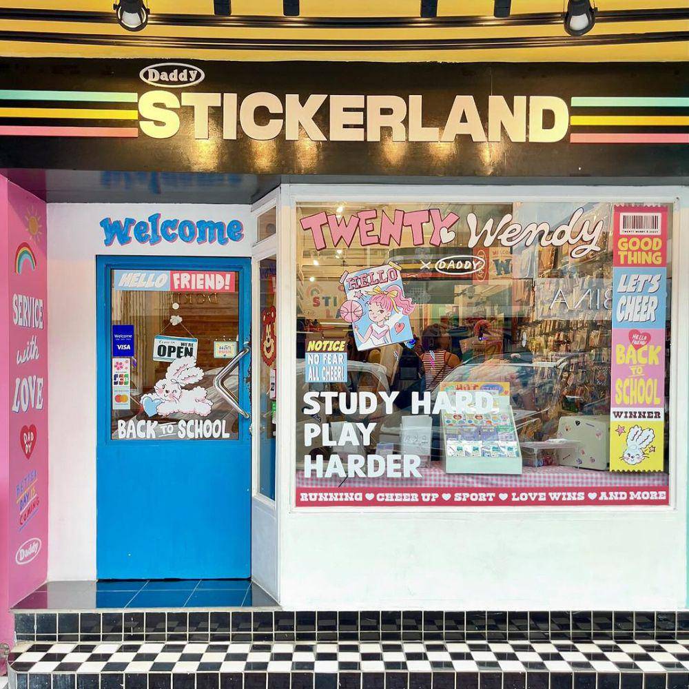 Daddy Stickerland (instagram.com/daddy_stickerland)
