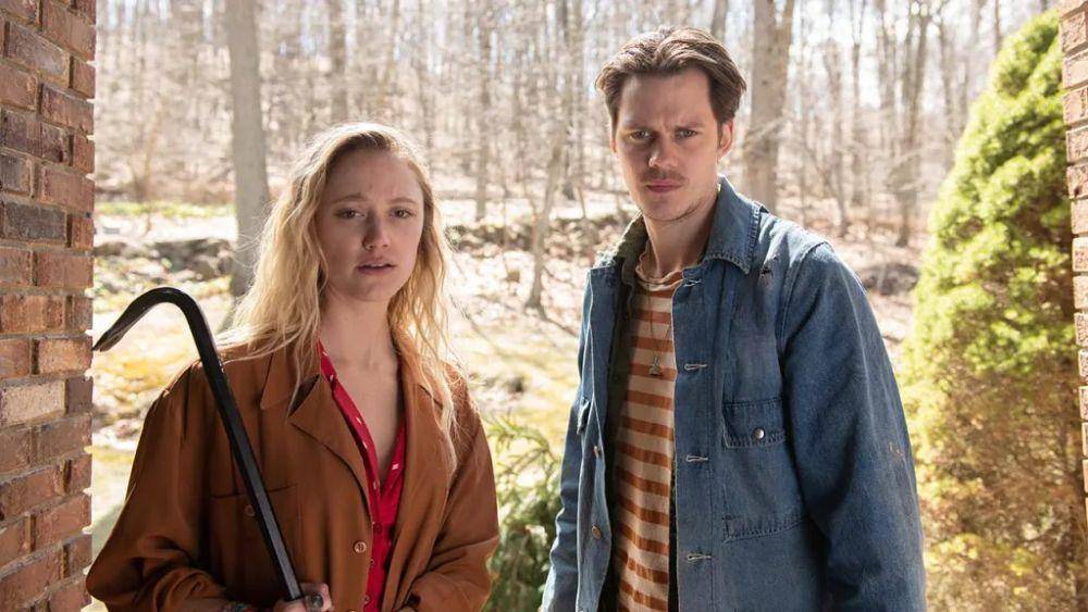 Maika Monroe dan Bill Skarsgård dalam film Villains. (dok. Gunpowder & Sky/Villains)