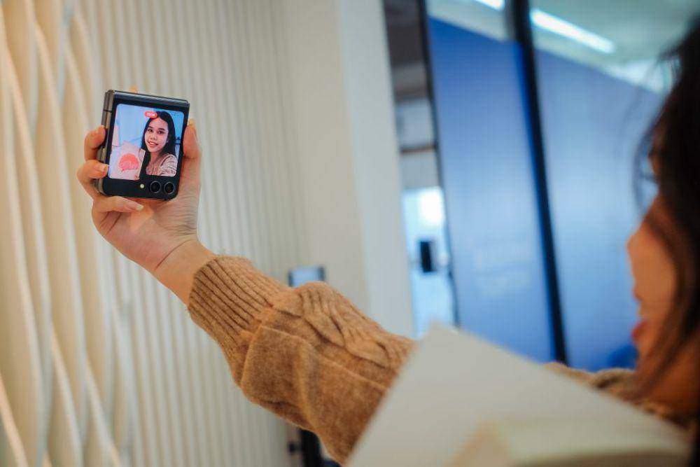 Vlogging dengan Samsung Z Flip5 (news.samsung.com)
