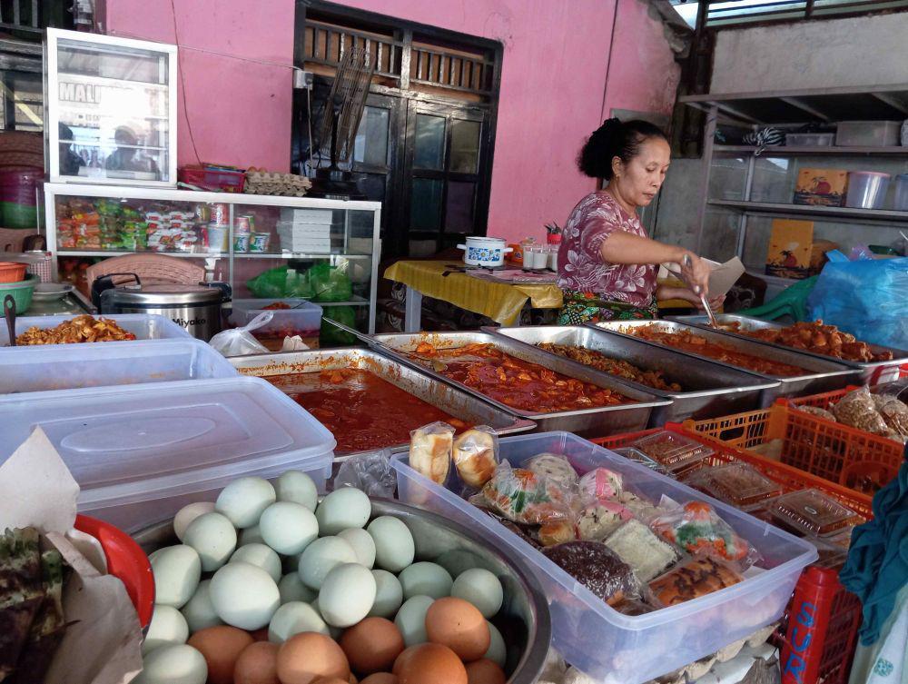 Makan Bergizi Gratis Rp7500, di Lotim Cuma Dapat Nasi Bungkus Seadanya