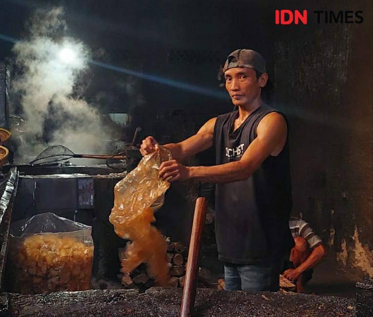Harga MinyaKita Naik, Produsen Kripik Pedas di Cimahi Menjerit