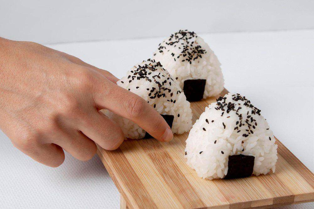 ilustrasi onigiri (freepik.com/freepik)