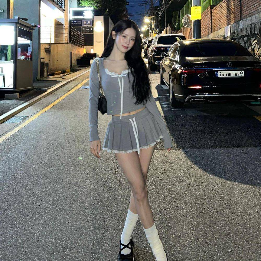 ide mix and match crop top ala miyeon (G)I-DLE (instagram.com/noodle.zip)