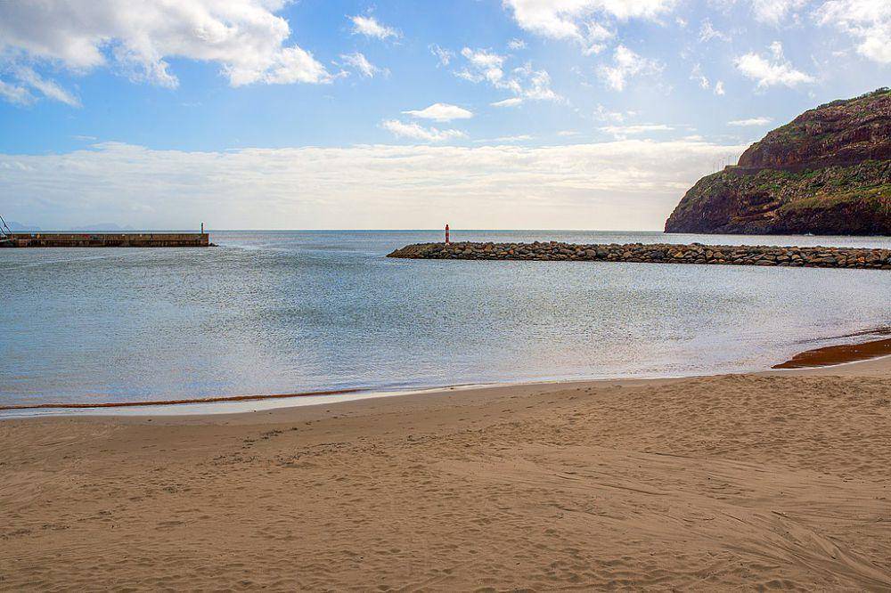 potret Praia de Machico (commons.wikimedia.org/Bengt Nyman)