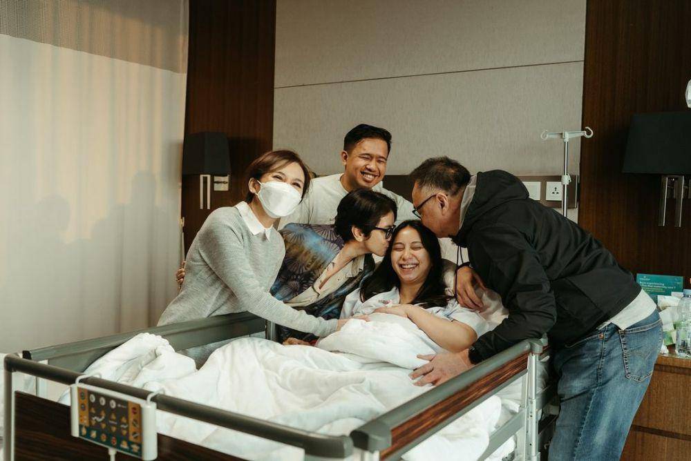 Joshua Suherman dampingi istri melahirkan. (instagram.com/clairineclay)