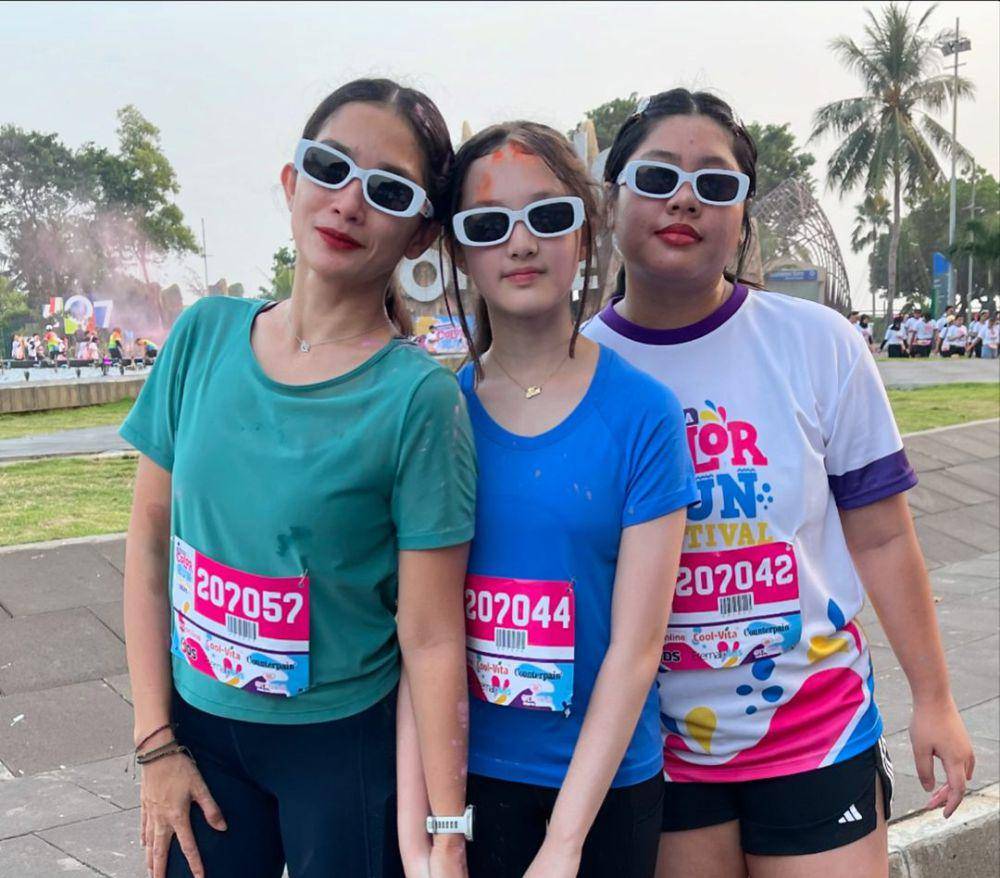 potret Ussy Sulistiawaty dan anak-anaknya mengikuti lari maraton sejauh 5 km (instagram.com/ussypratama)
