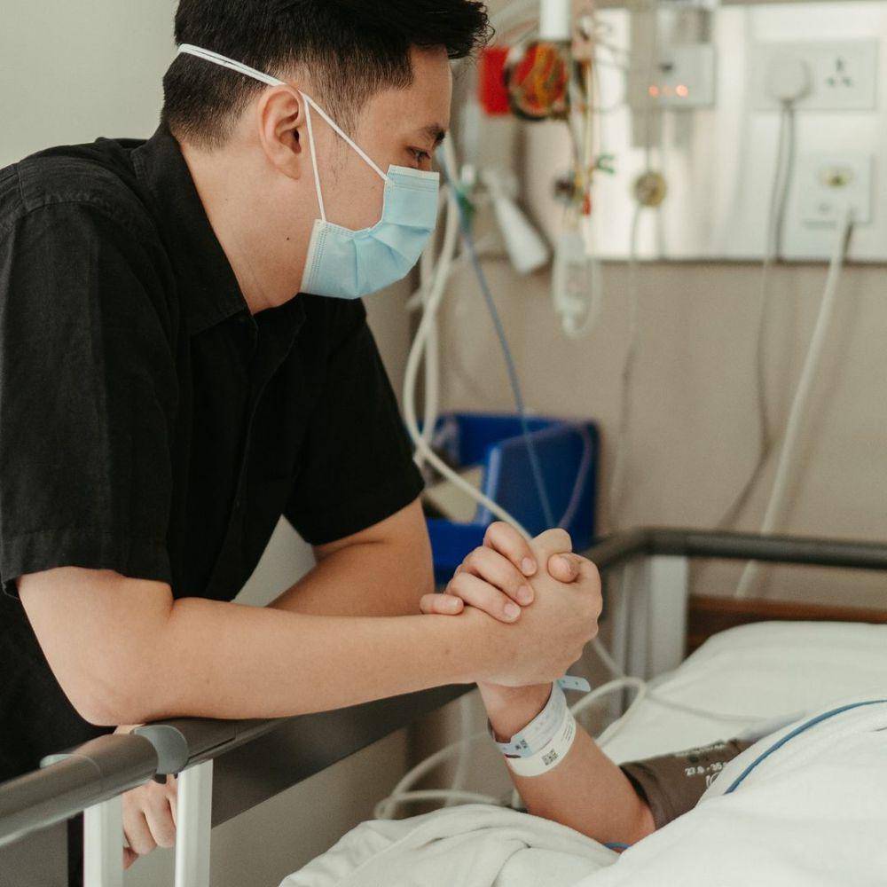 Joshua Suherman dampingi istri melahirkan. (instagram.com/e_blshlm)
