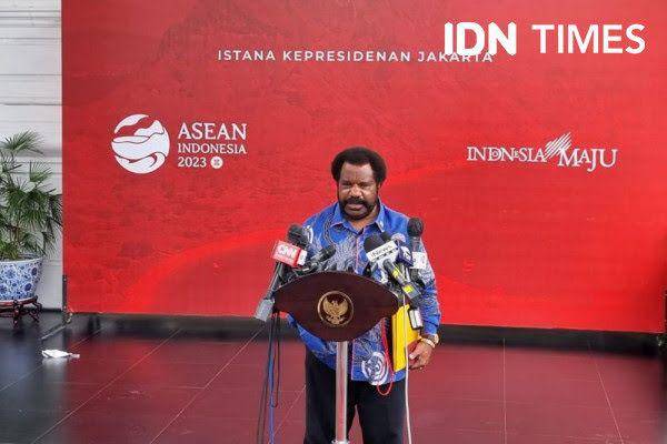 Ketua Lembaga Masyarakat Adat Papua dan eks Staf Khusus Presiden, Lenis Kogoya. (IDN Times/Ilman Nafi'an)