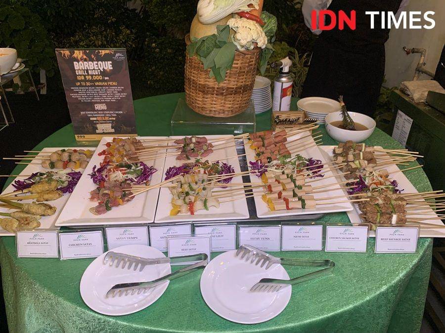 Potret menu satay Barbeque Grill Night di PALM PARK Hotel and Convention Surabaya (IDN Times/Fasrinisyah Suryaningtyas)