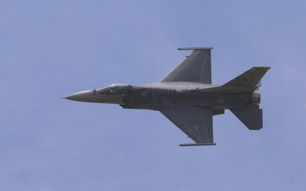 Ilustrasi F-16 (unsplash.com/Chandler Cruttenden)