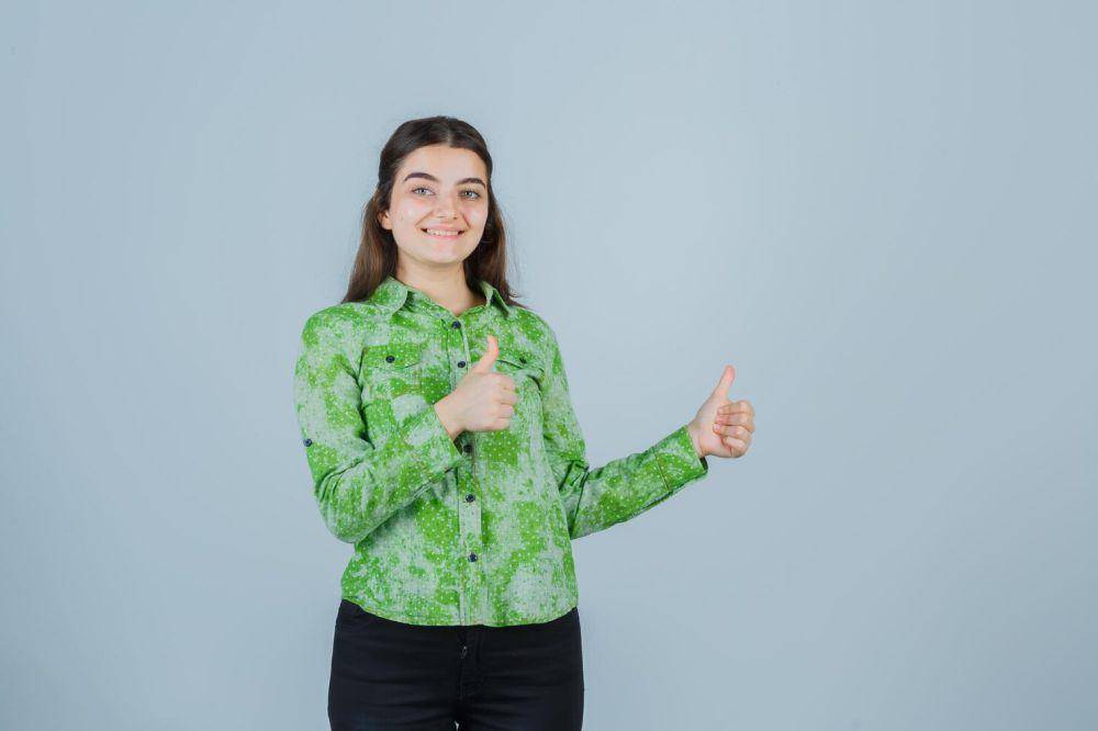ilustrasi seseorang memakai blouse (freepik.com/8photo)