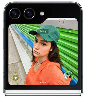 Selfie FlexCam pada Samsung Galaxy Z Flip5 (samsung.com)