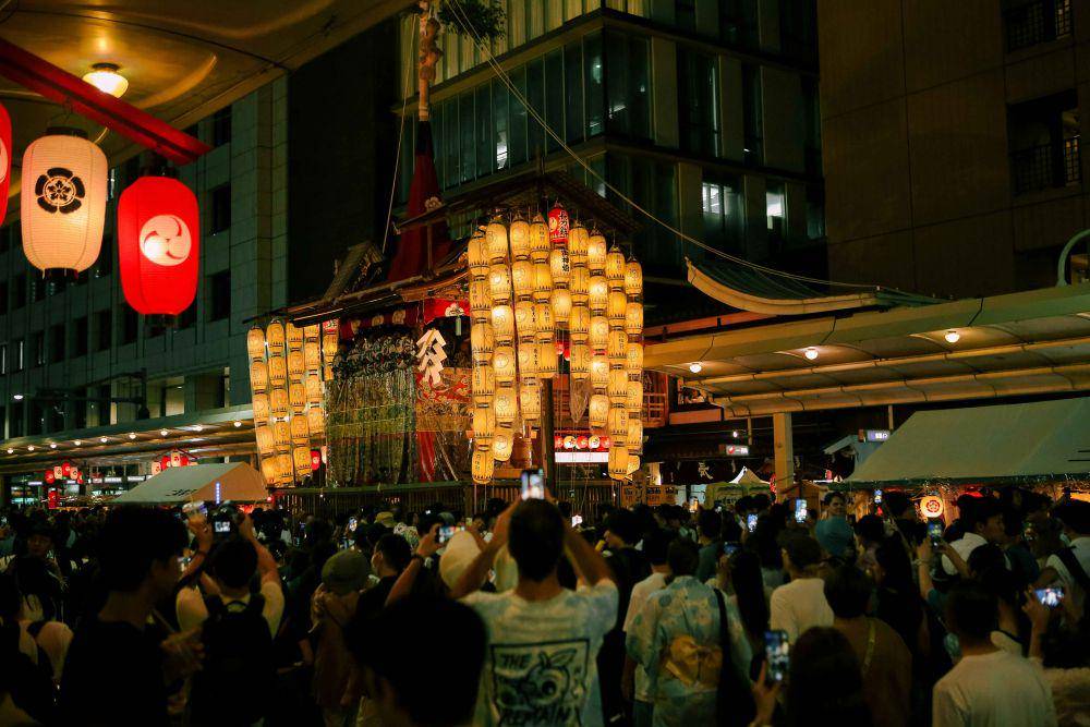 potret kendaraan hias Gion Matsuri (unsplash.com/Hanvin Cheong)