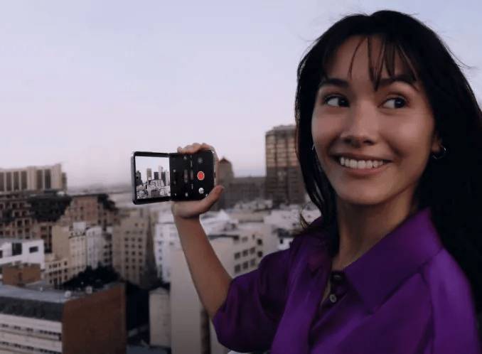 pembuatan konten perekaman video dengan Oppo Find N2 Flip (oppo.com)