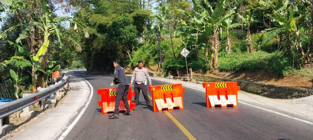 Jalan Akses Majalengka-Kuningan di Cikijing Resmi Ditutup