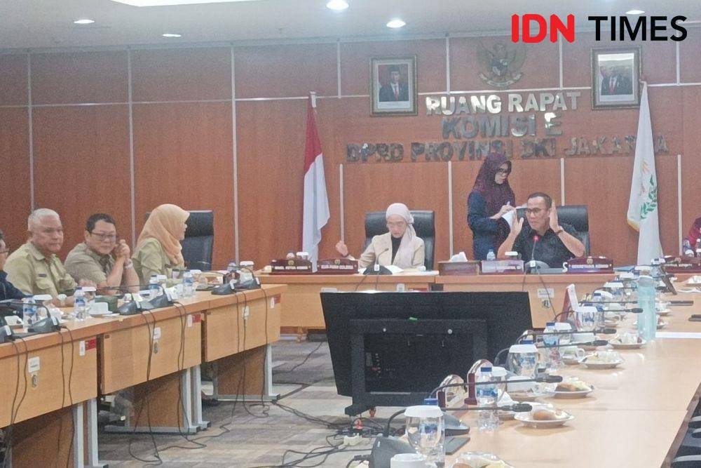 Rapat Komisi E DPRD DKI Jakarta bersama Disdik terkait cleansing guru honorer, Selasa (23/7/2024). (IDN Times/Dini Suciatiningrum)