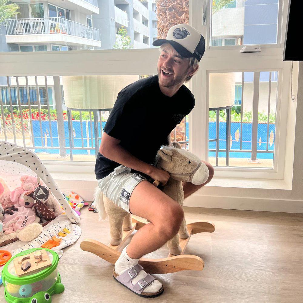 Jack Johnson (instagram.com/jvck.j)
