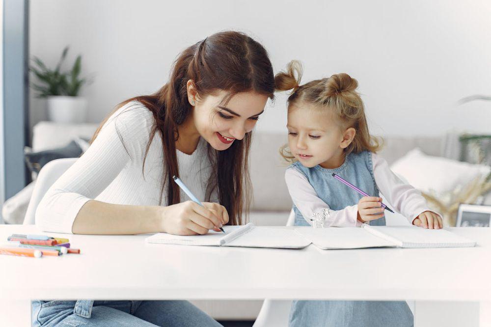 5 Cara Membantu Anak Belajar Efektif di Rumah, Jadi Lebih Fokus!