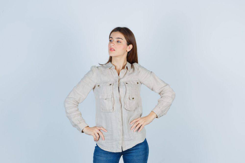 ilustrasi seseorang memakai blouse (freepik.com/8photo)