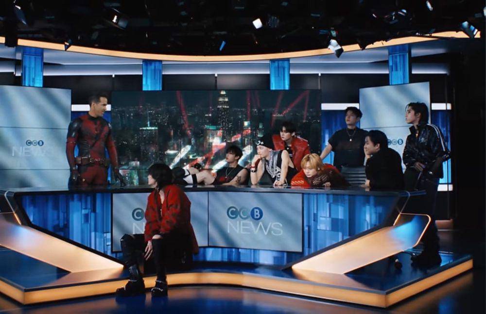 Deadpool muncul dalam MV Stray Kids Chk Chk Boom. (dok.JYP Entertainment/Chk Chk Boom)