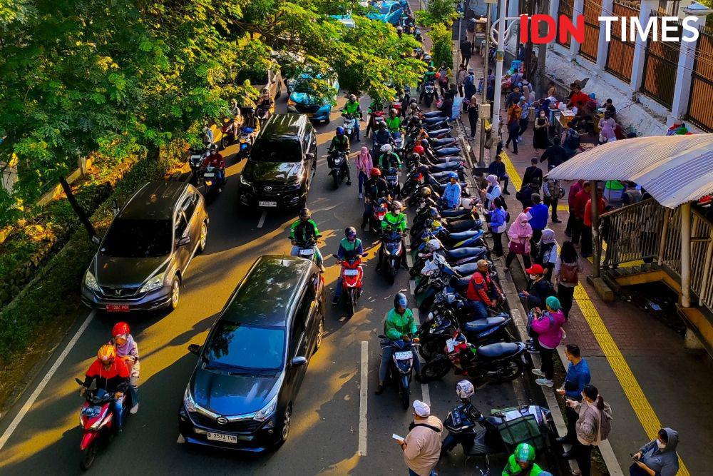 ilustrasi lalu lintas Jakarta (IDN Times/Herka Yanis)