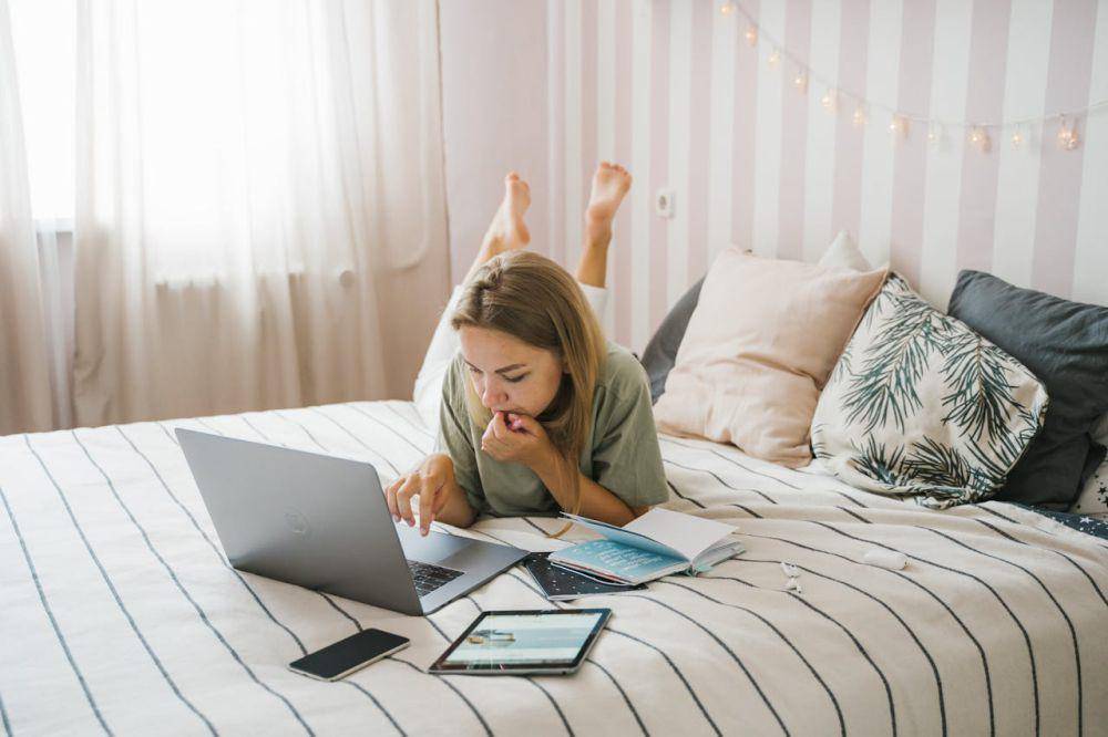 ilustrasi side hustle (pexels.com/Tima Miroshnichenko)