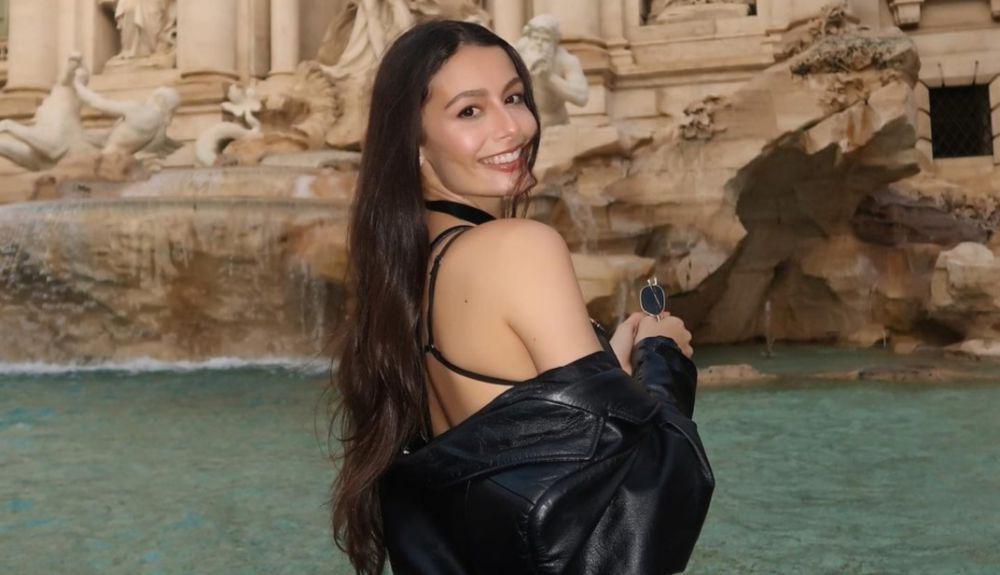 7 Potret Carolina Mia Gomez Cumba Miss Charm Puerto Riko 2024, Anggun!
