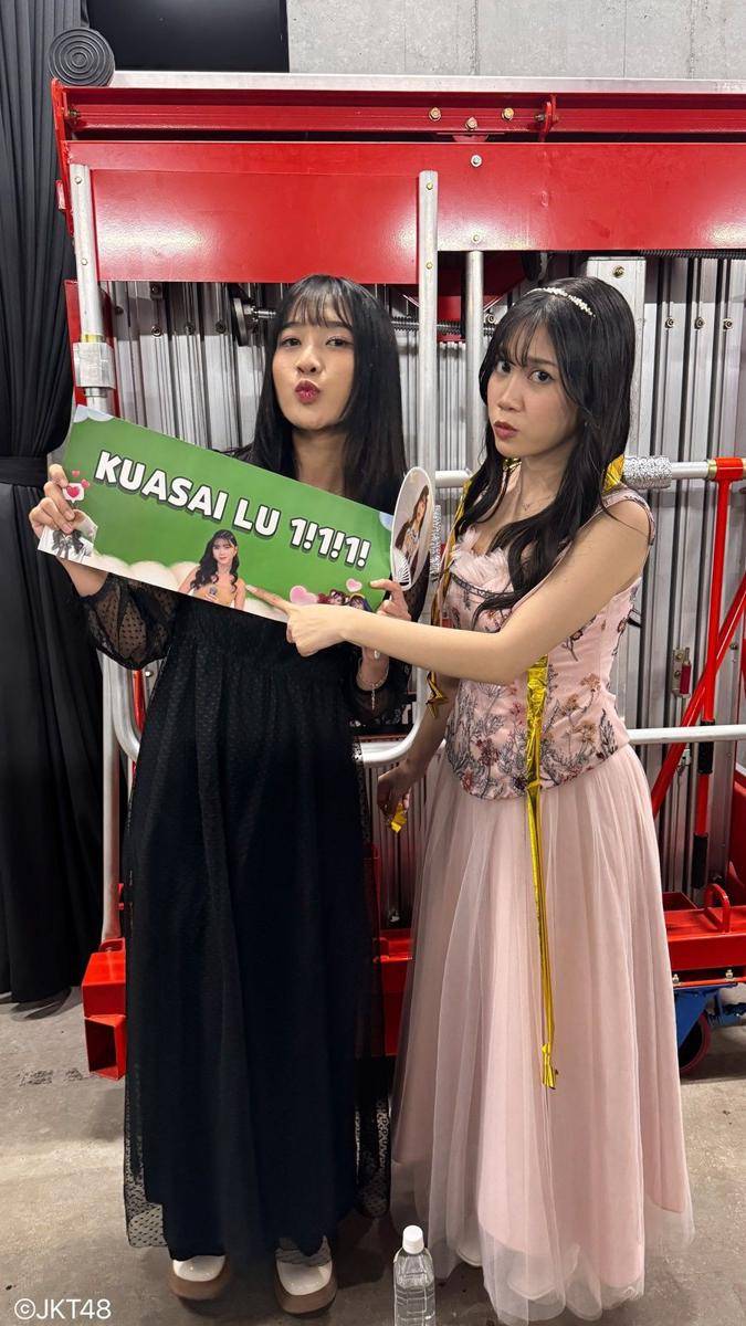 potret Oniel dukung Lulu JKT48 di AKB48 Singing Competition (x.com/c_onieljkt48)