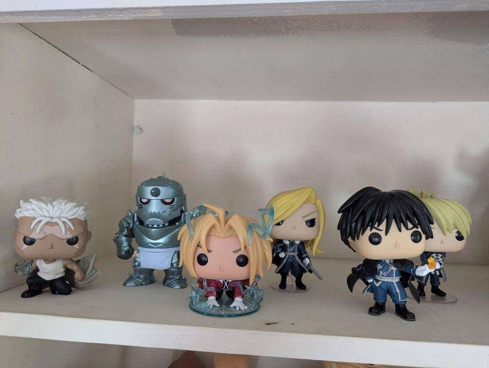 potret koleksi figur aksi Fullmetal Alchemist (reddit.com/user/Meinax151)